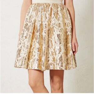 Isani‎ by Anthropologie Cream and Gold Metallic Mini Skirt with Pockets. Size 6.
